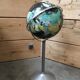 Globe terrestre sur pied