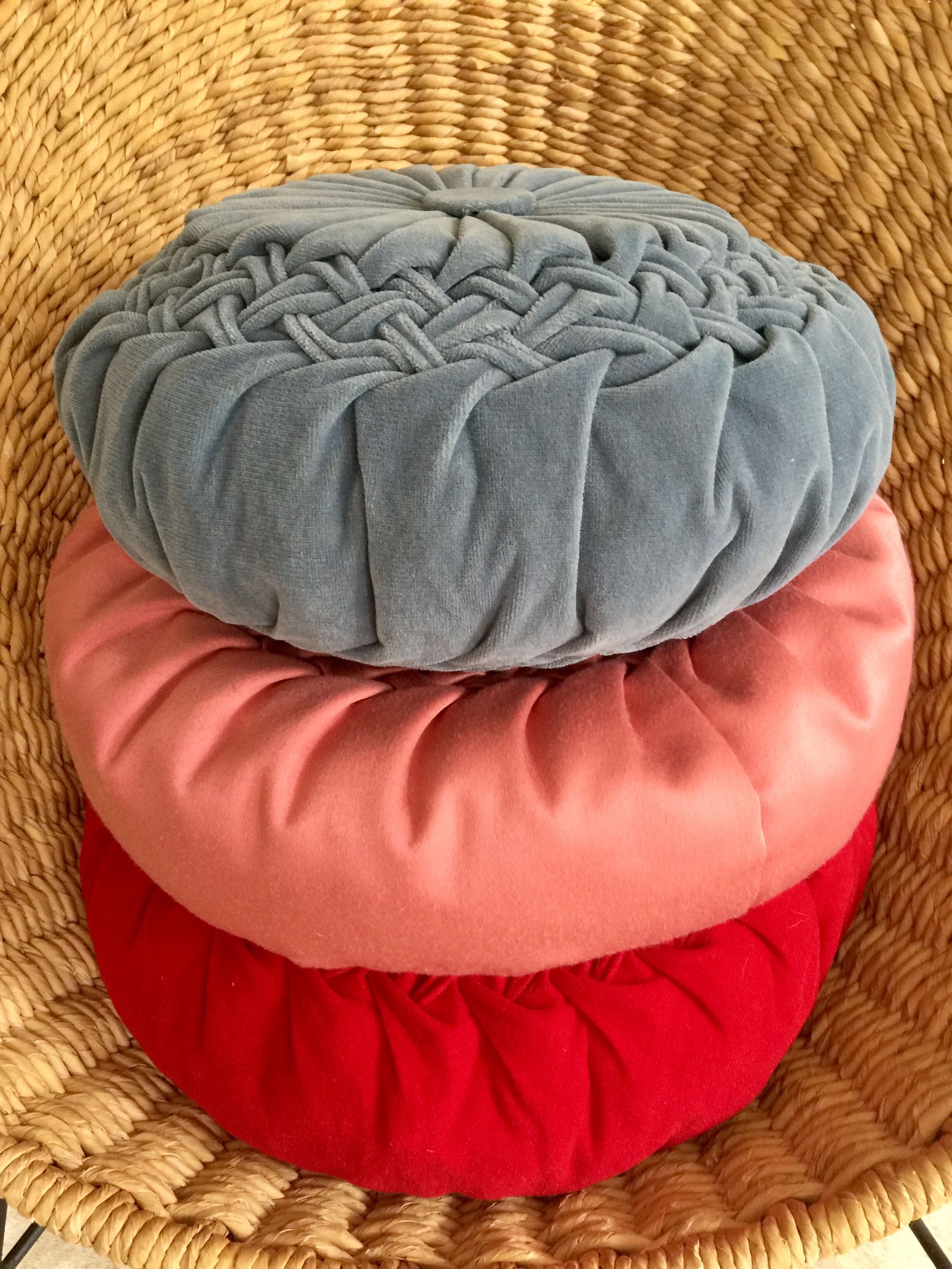 round red cushions