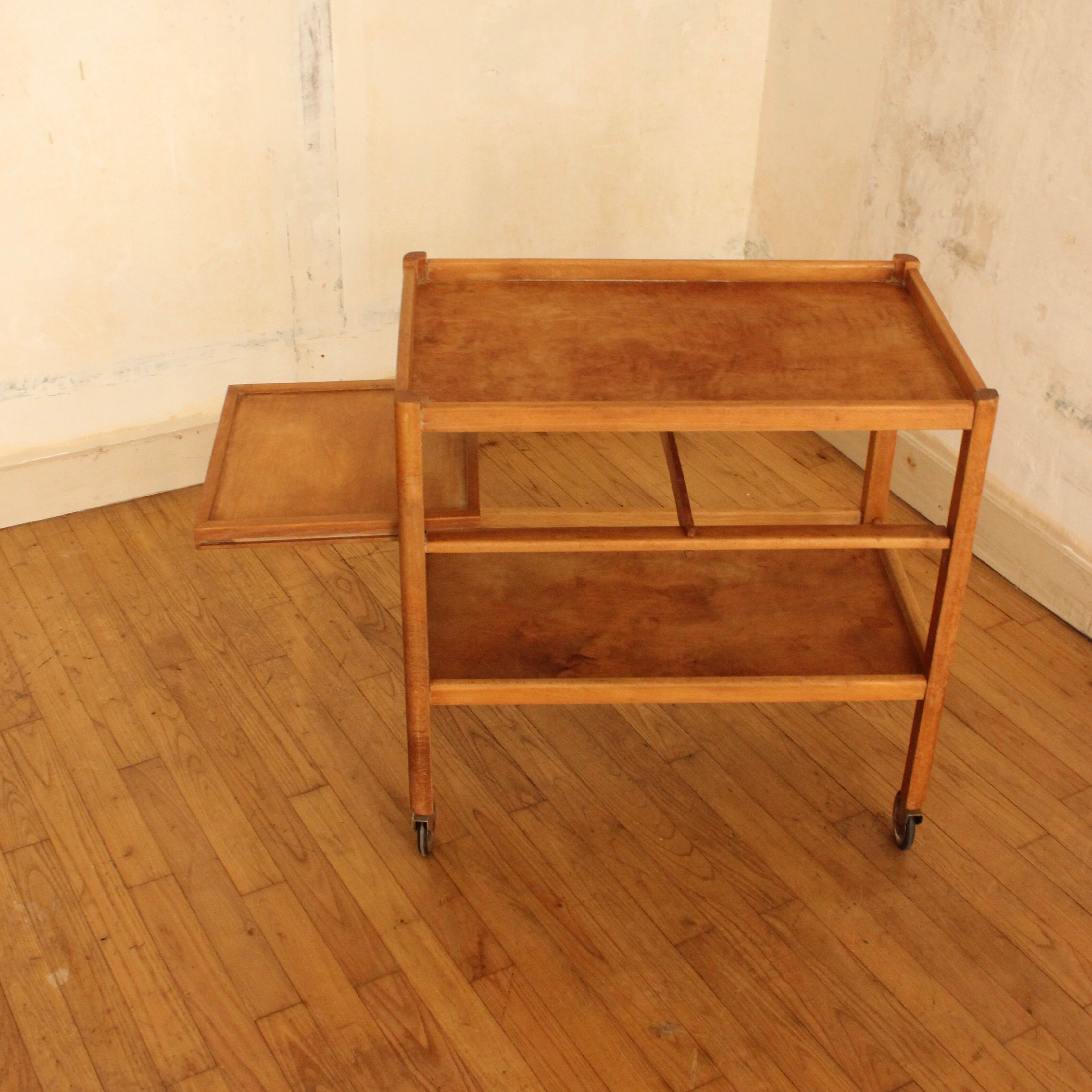 Rolling service table