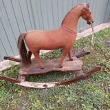Cheval à bascule ancien