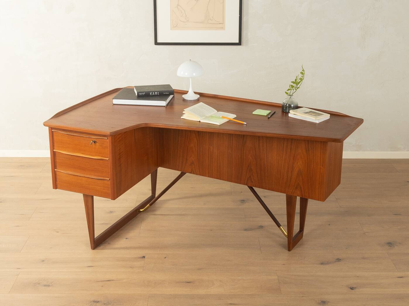 Boomerang Desk, Peter Løvig Nielsen