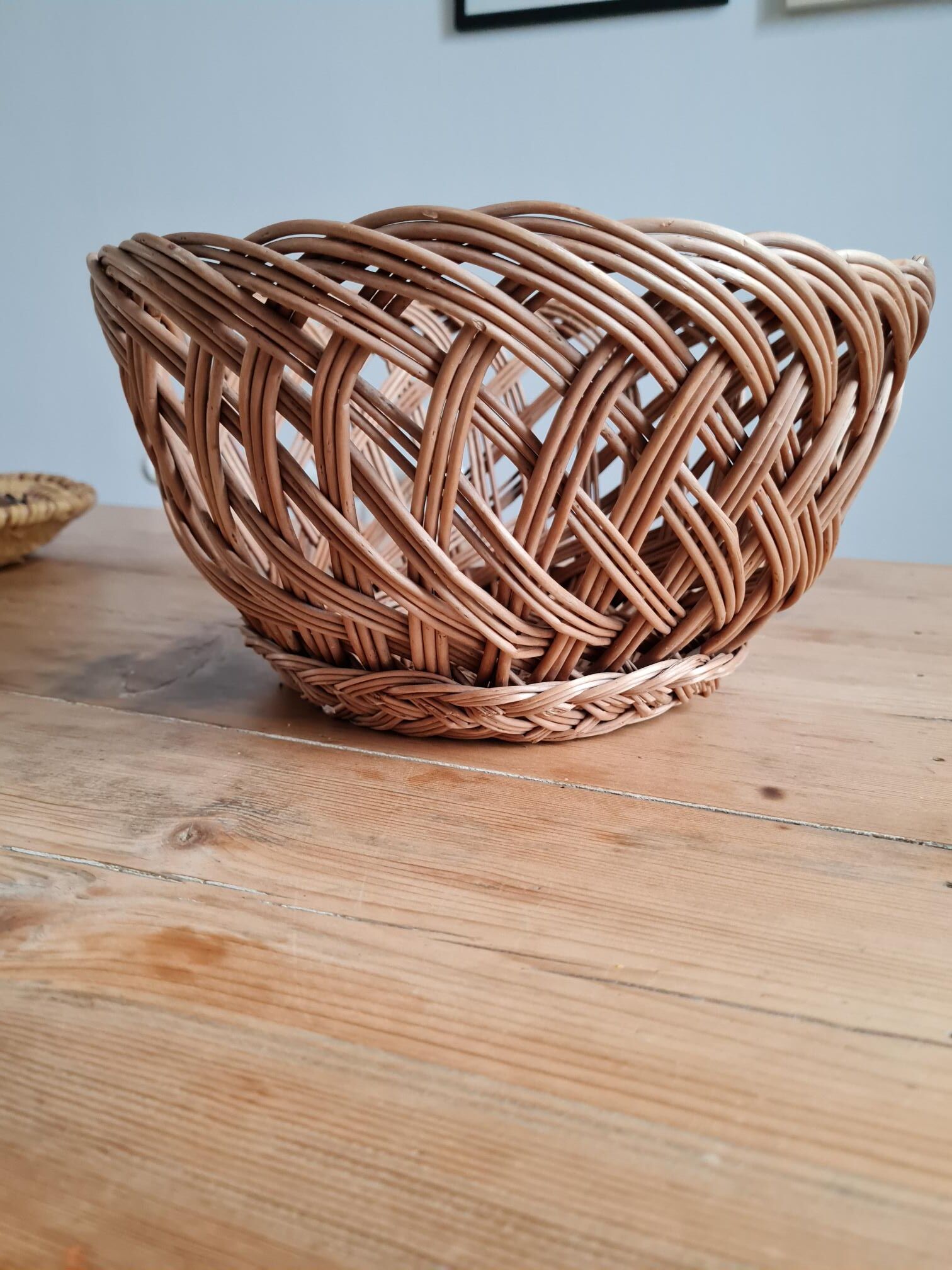 Braided wicker fruit basket