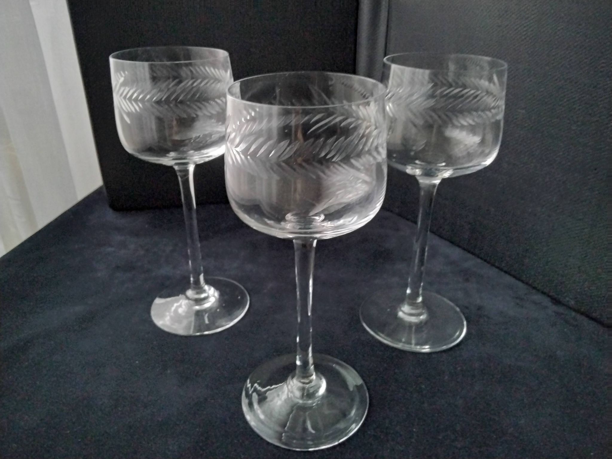 3 cut crystal white or rosé wine glasses