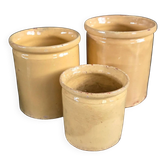 Trio de pots anciens en terre cuite vernissée jaune