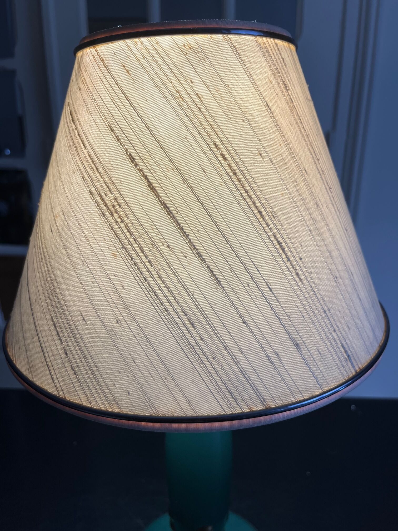 Drimmer earthenware lamp