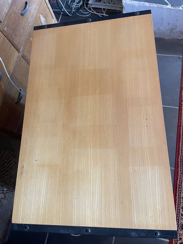 Meuble d'appoint en frêne et métal laqué