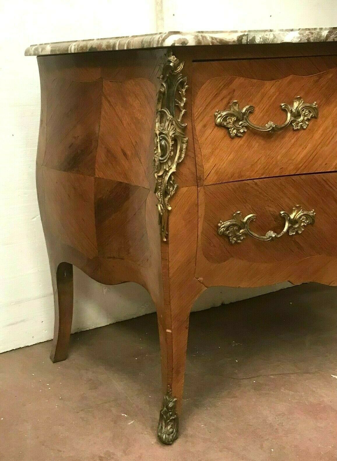 Louis XV-style Gabée chest of drawers in 20th century rosewood marquetry