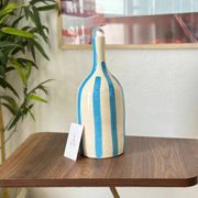 Vase artisanal bouteille bleu ciel rayé