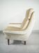 Fauteuil en velours beige danois The Moderns