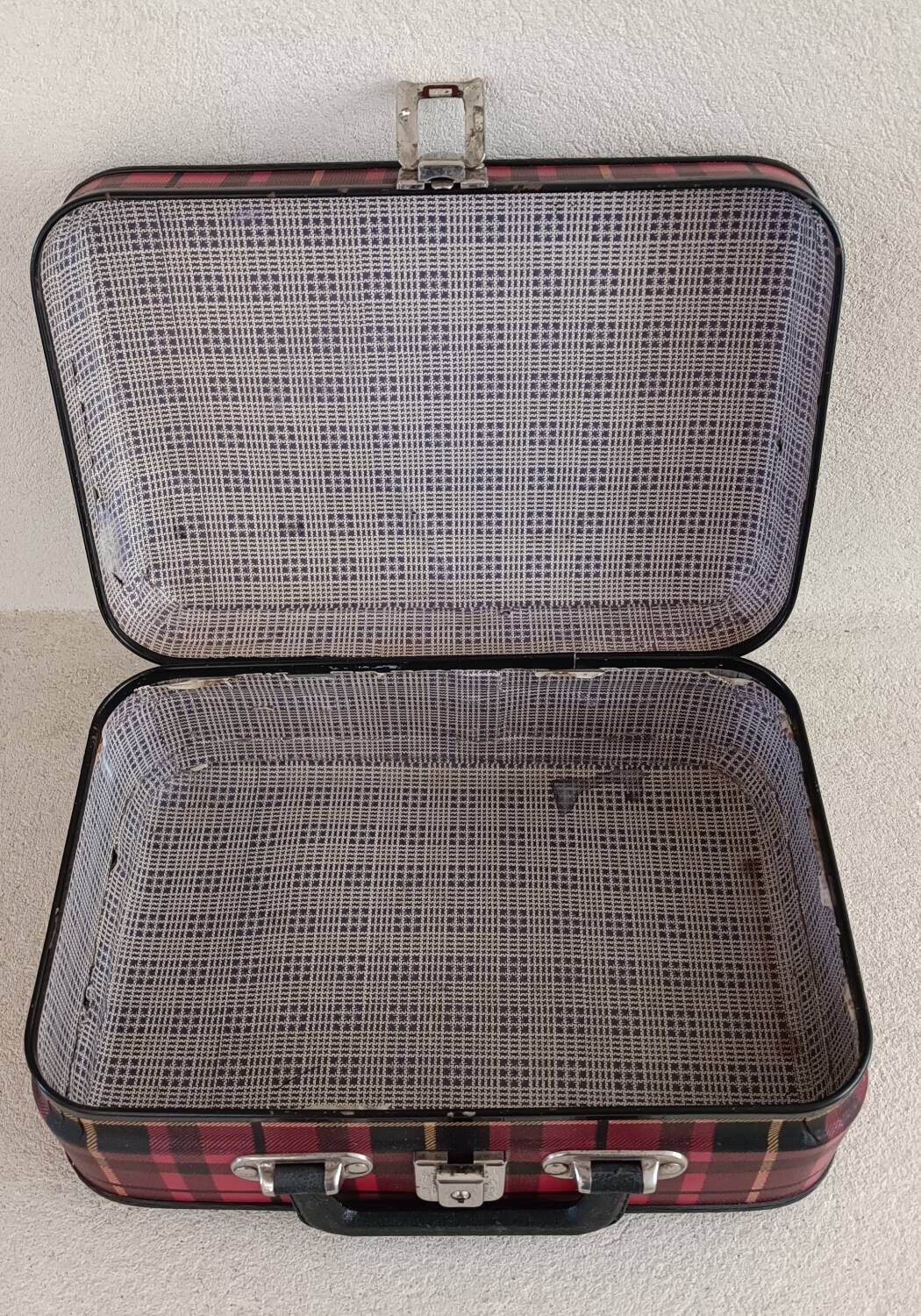 Small vintage tartan pattern suitcase