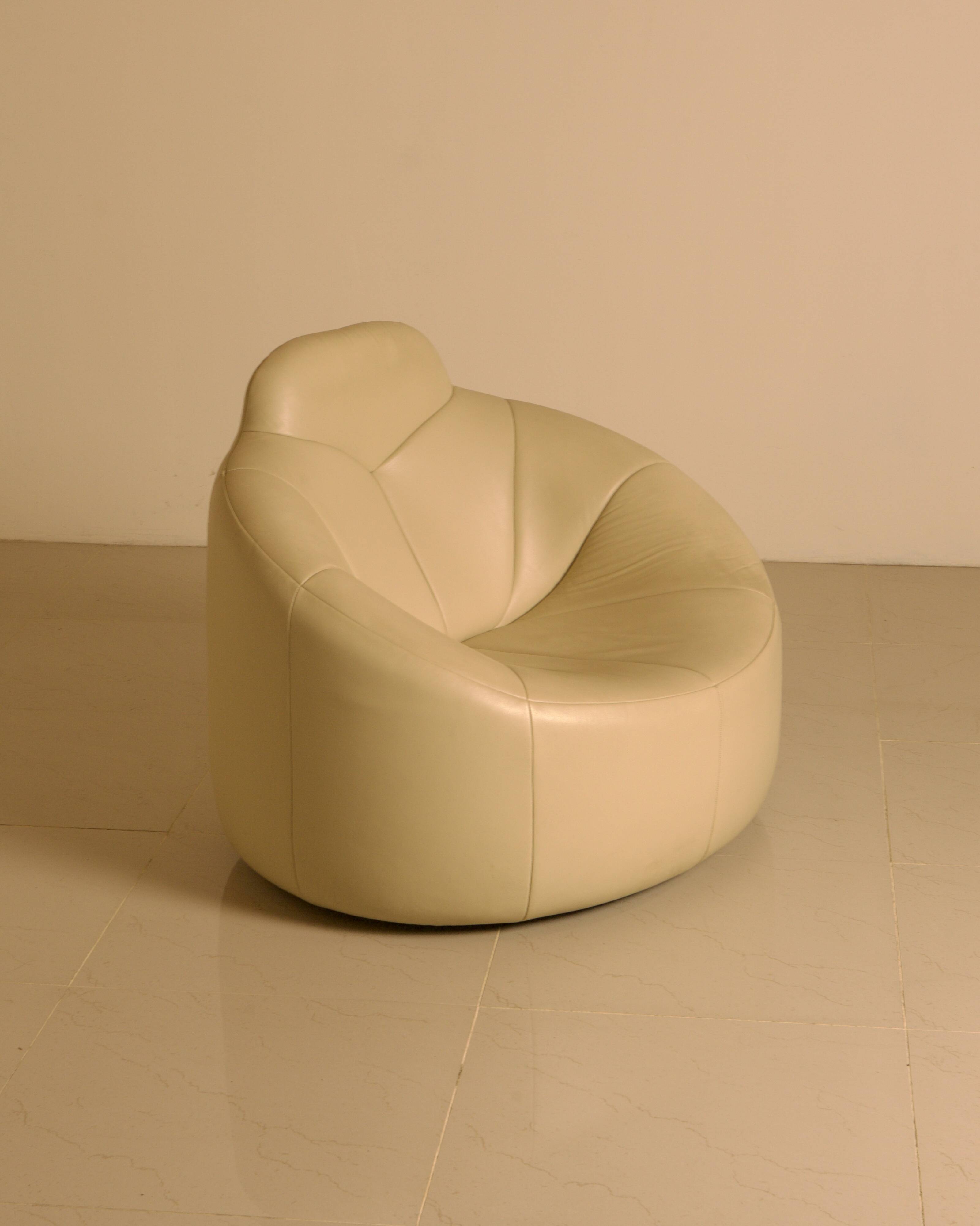 "Pumpkin" armchair set and its cream leather ottoman by Pierre Paulin