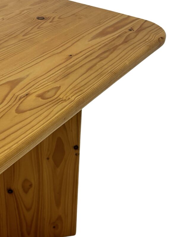 Table basse / table d'appoint vintage en pin au design organique minimaliste