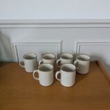 Six mugs en céramique