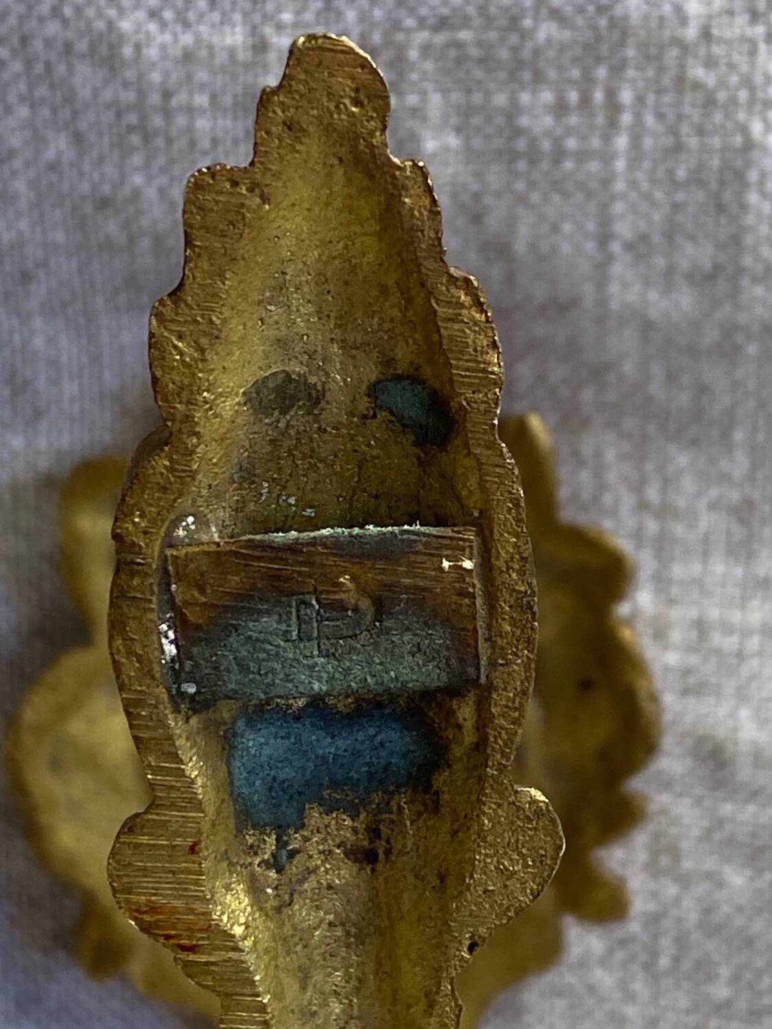 Patère en bronze doré