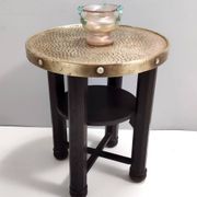 Table basse Durmast sécessionniste avec étagère et plateau rond en laiton, Austr