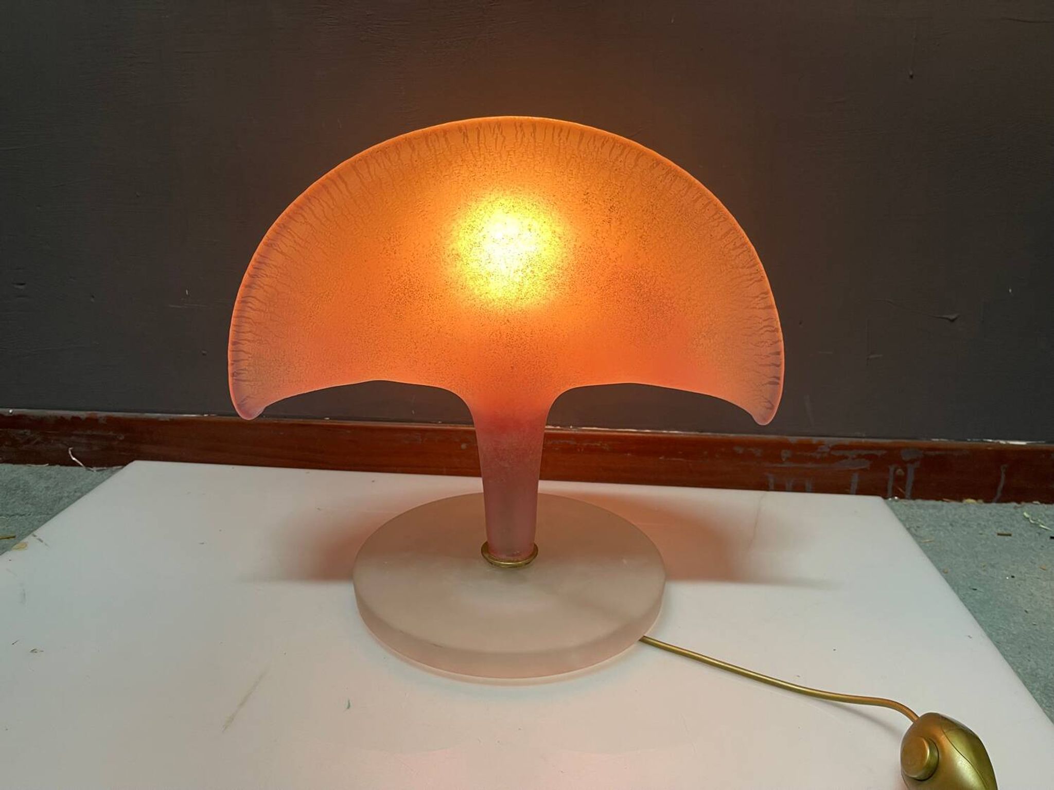 Lampe de table en verre de Murano rose des années 1980
