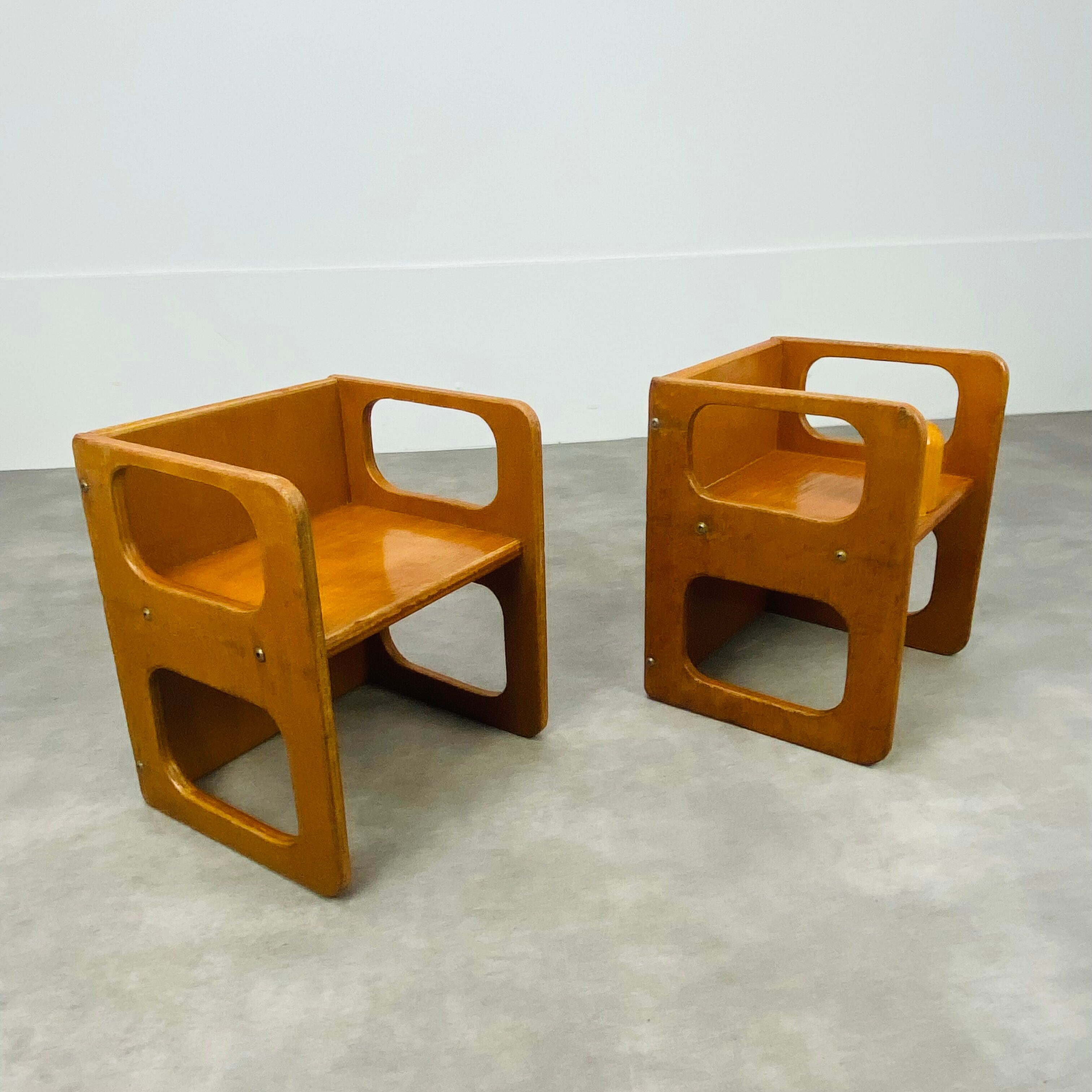 2 modular wooden children's chairs