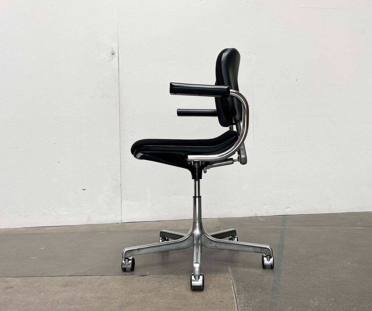 Vintage swivel office chair German model Eurochair 5600 by Fritz Makiol for Girsberger, 1970s.