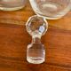 Lot 5 carafes en verre gravé