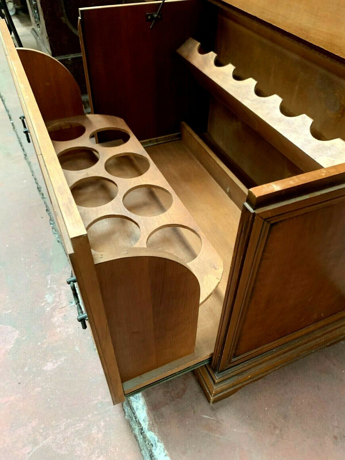 Coffre bar en bois naturel XX siècle