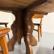 Table ronde en bois massif plateau épais style brutaliste vintage an60