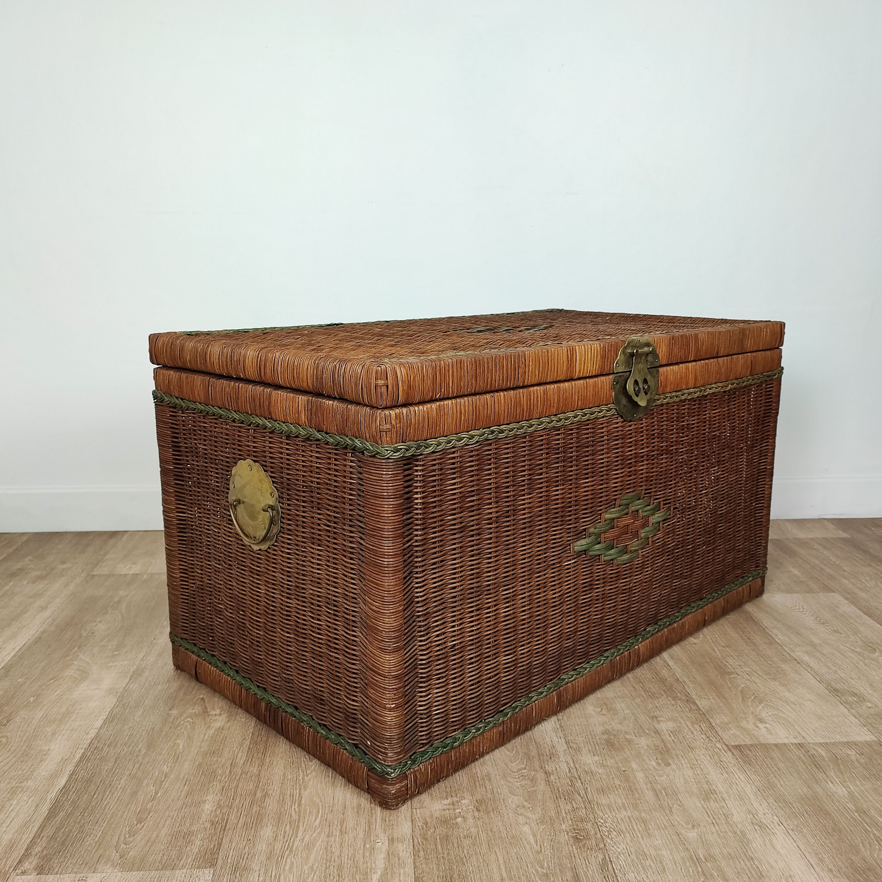 Wicker trunk