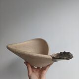 Japanese artisanal vintage cut in beige and gilded bronze ceramic in the shape of a snail shell