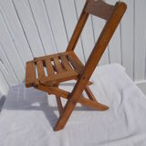 Foldable wooden chair for children