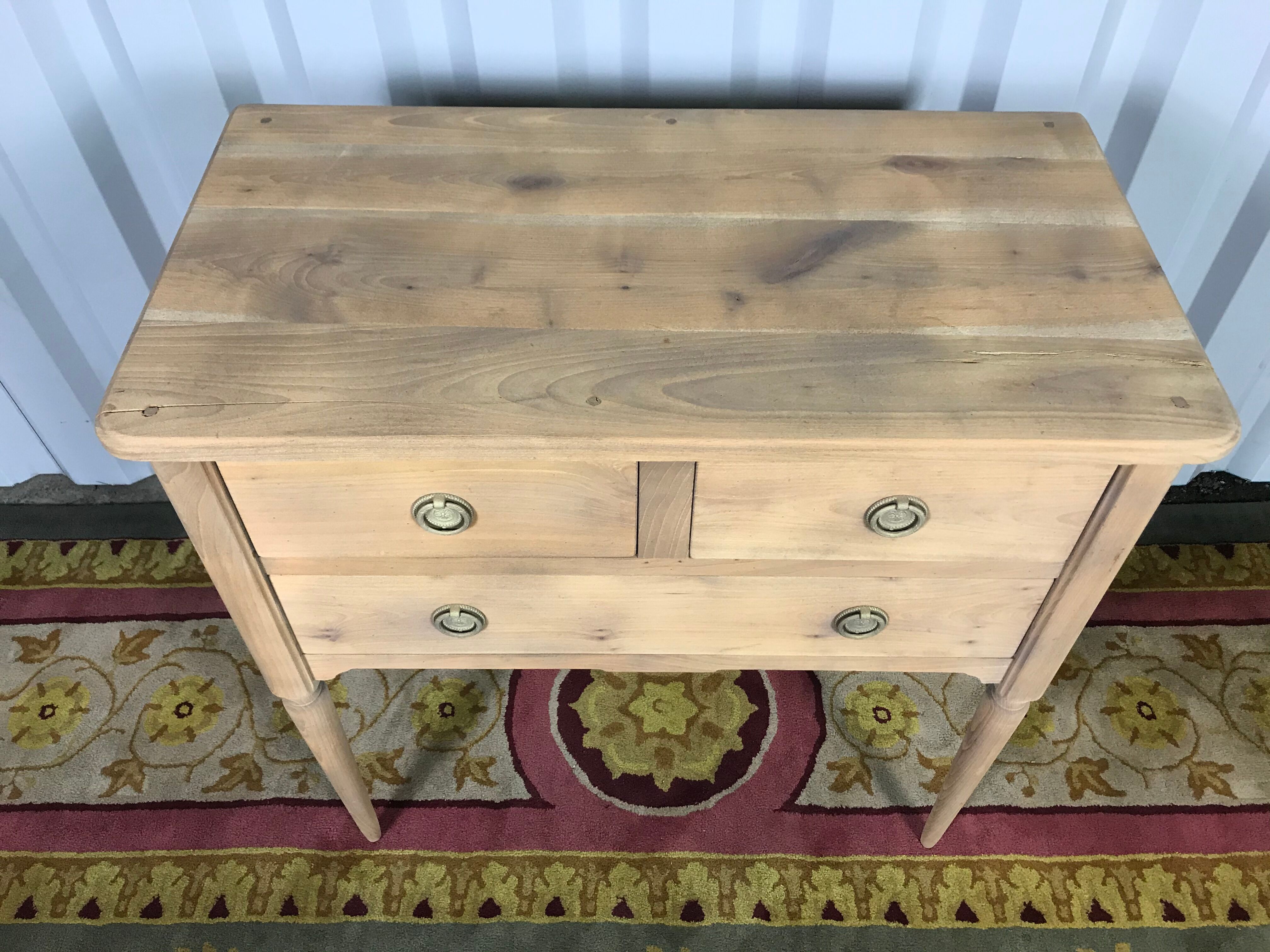 Louis XVI-style dresser erased
