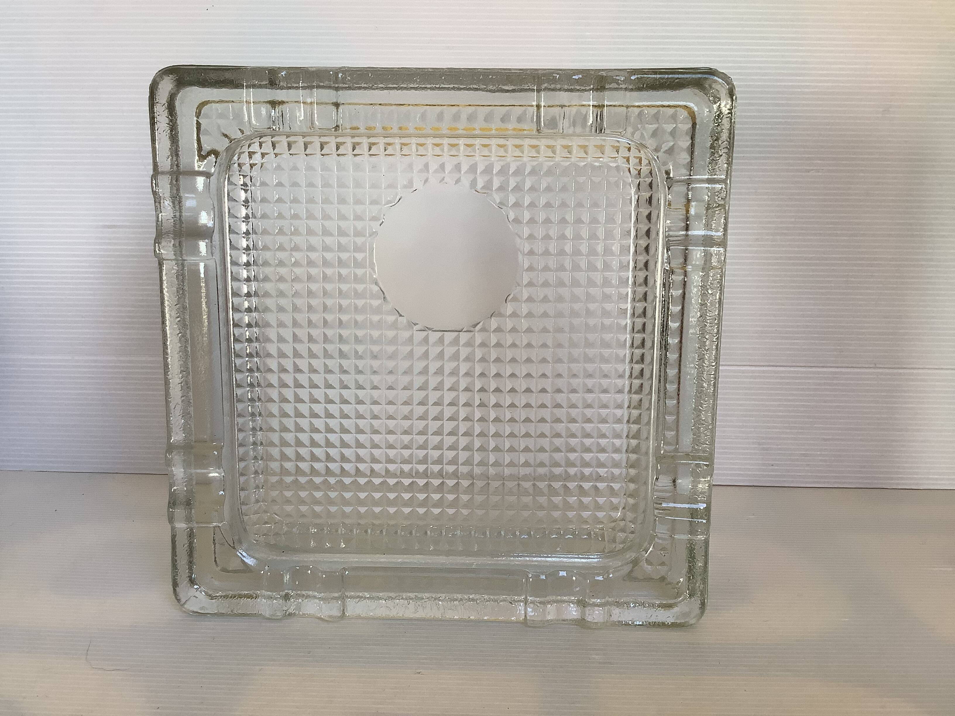 Empty Saint Gobain ashtray pocket with diamond tips