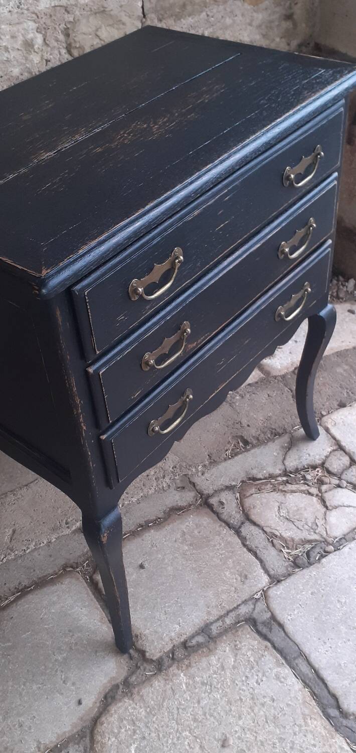 Vintage chest of drawers