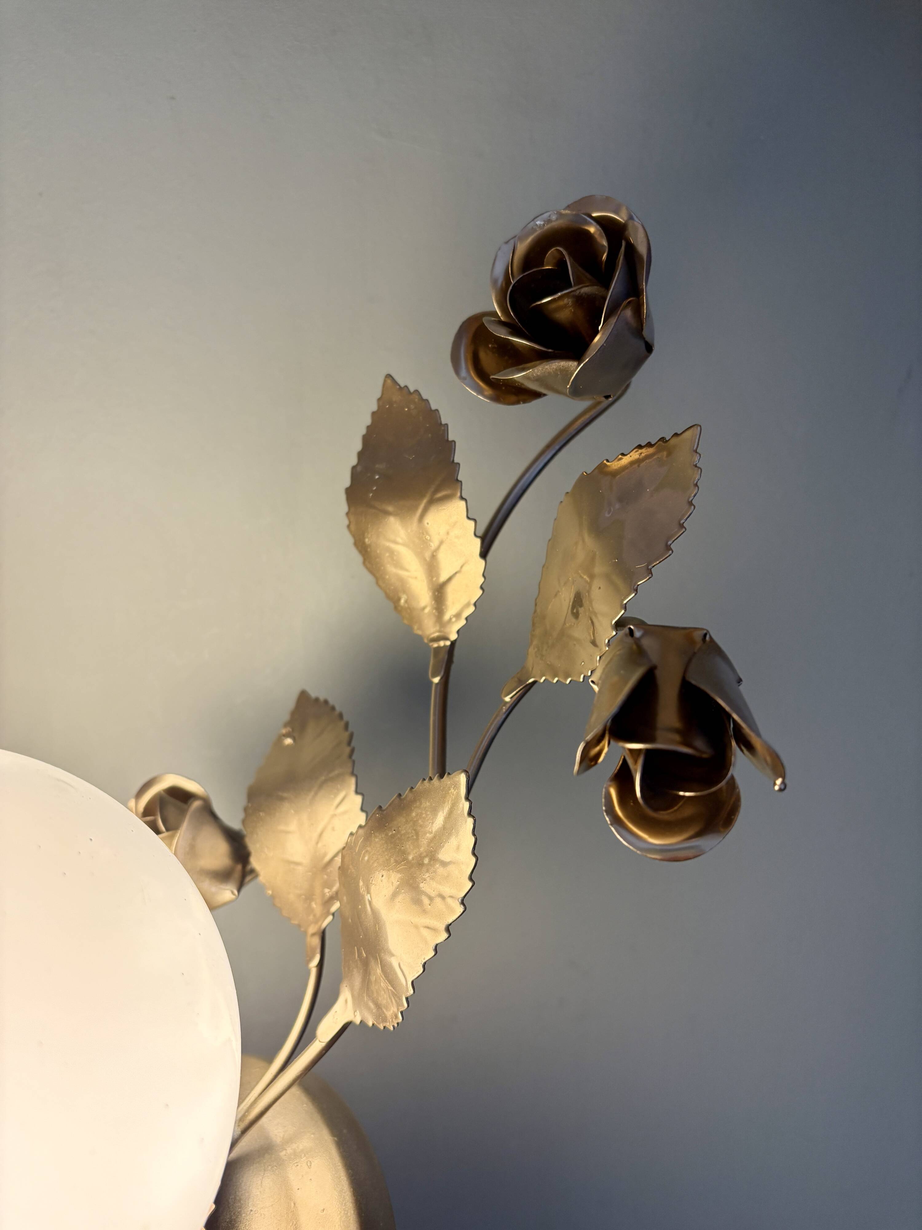 Vintage wall lamp in gold metal and white opaline