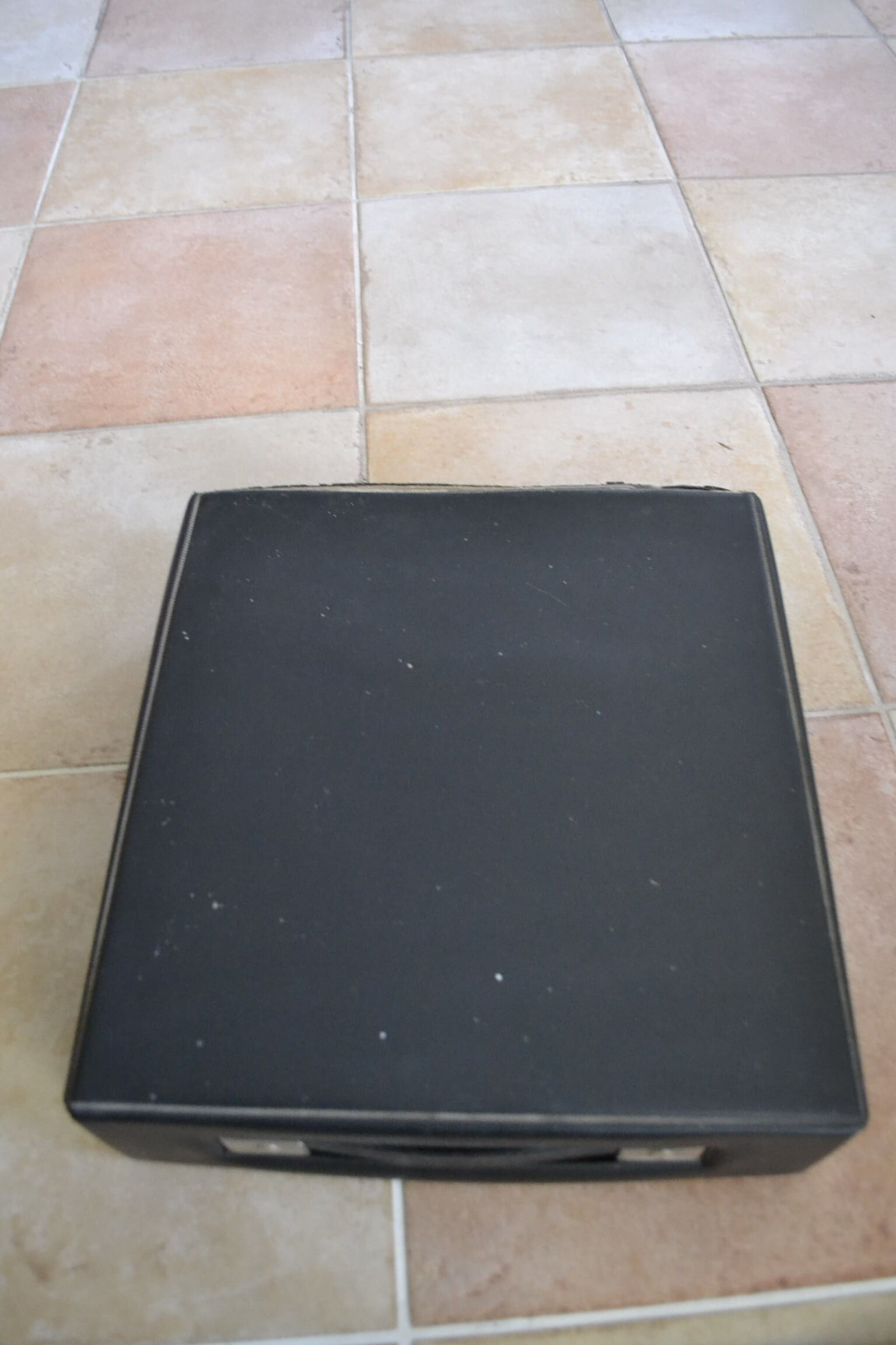 Red and white SVM 315 typewriter