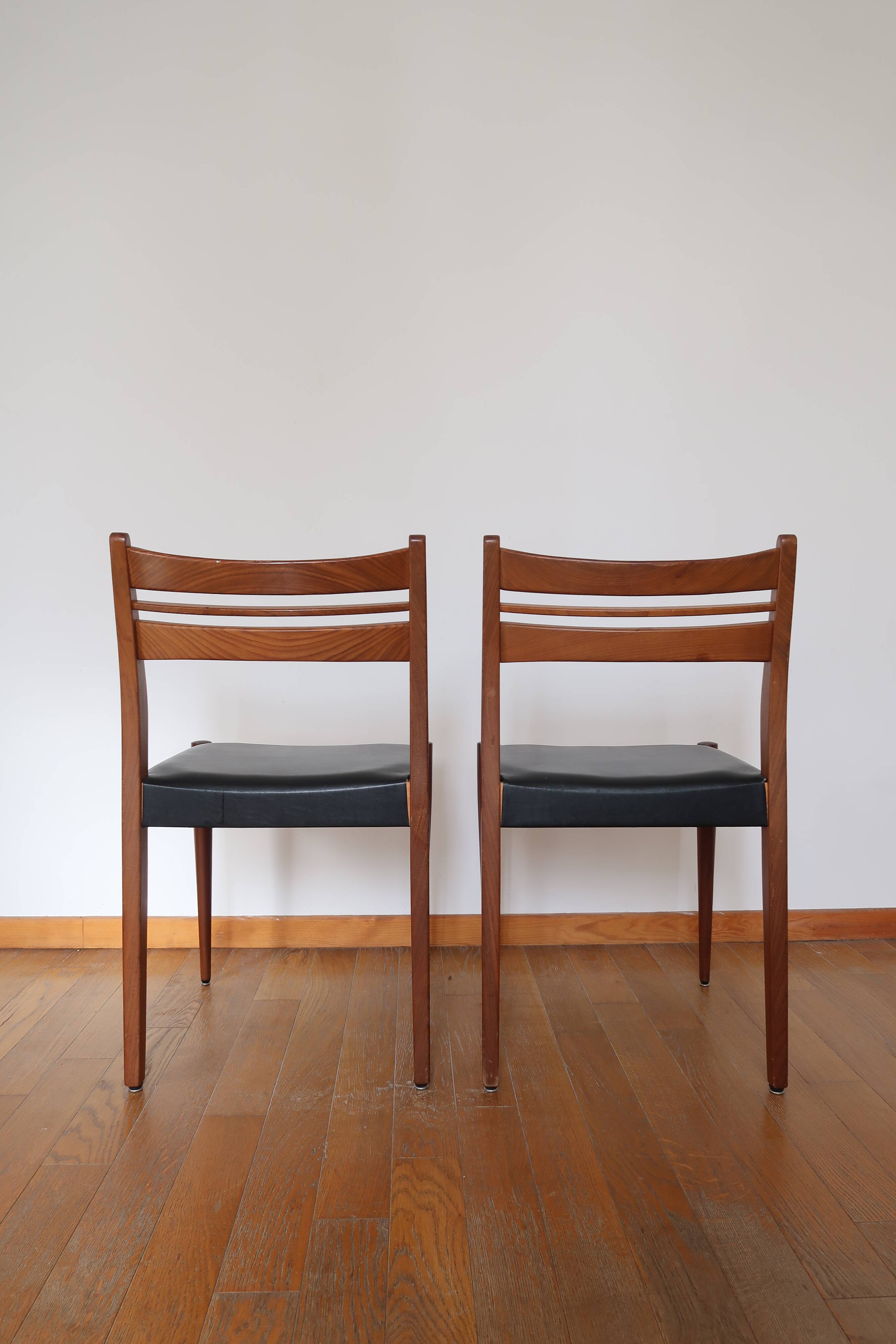 Pair of Scandinavian chairs skaï/teak