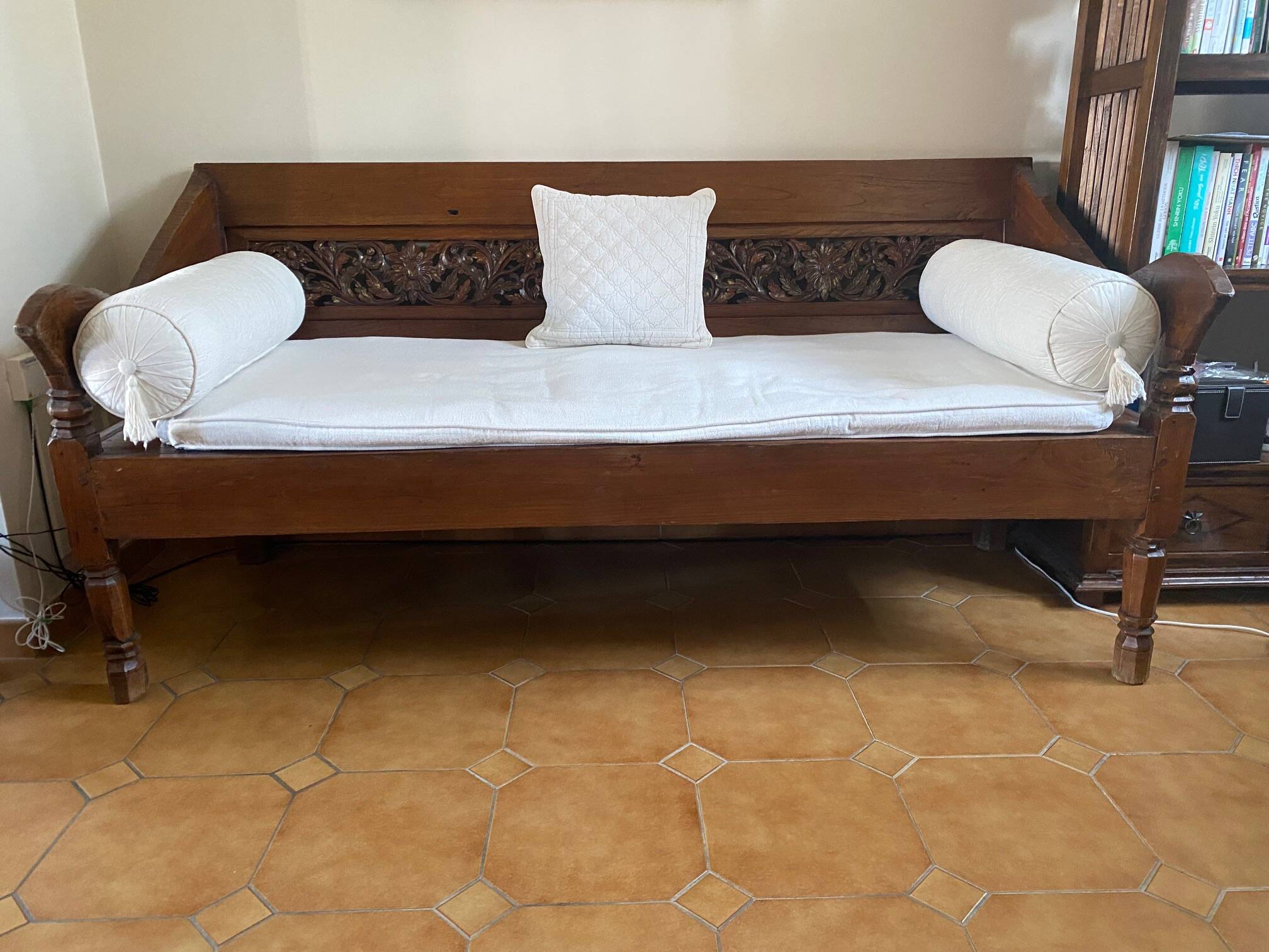 Indonesian low-sided bench