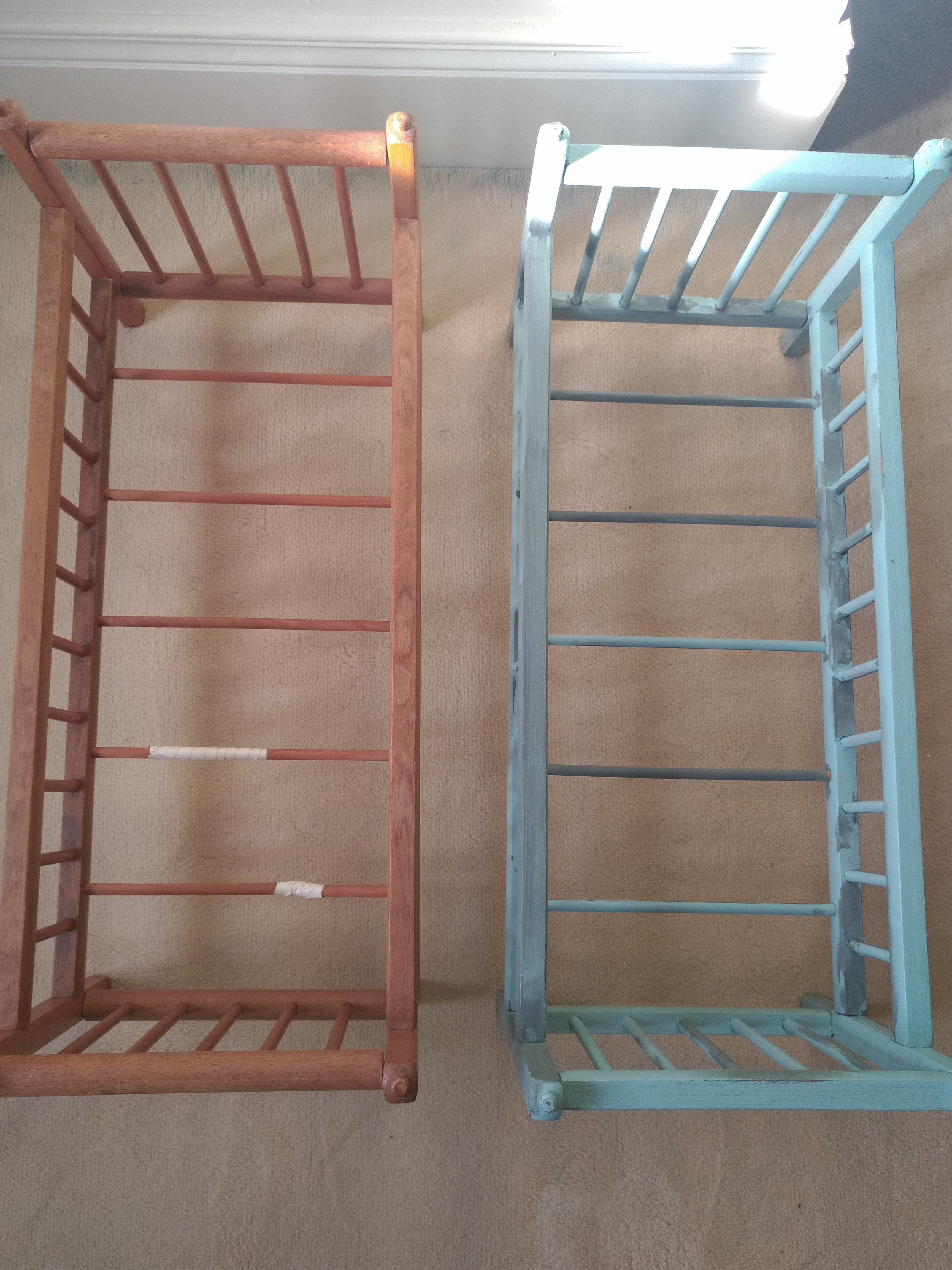 2 beds of old wooden dolls superimposed