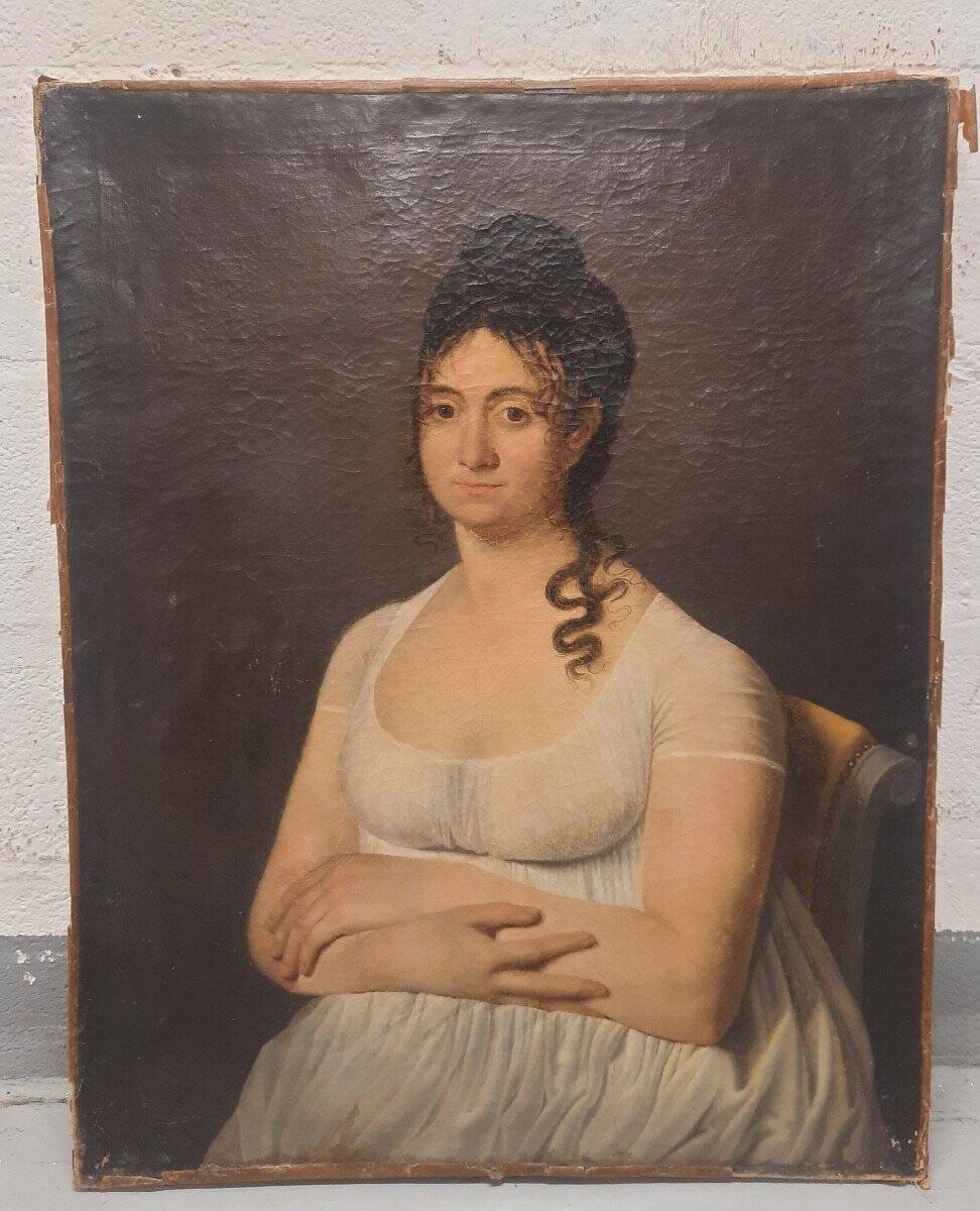 Portrait à l'huile d'une dame en robe blanche assise sur une tête de mort
