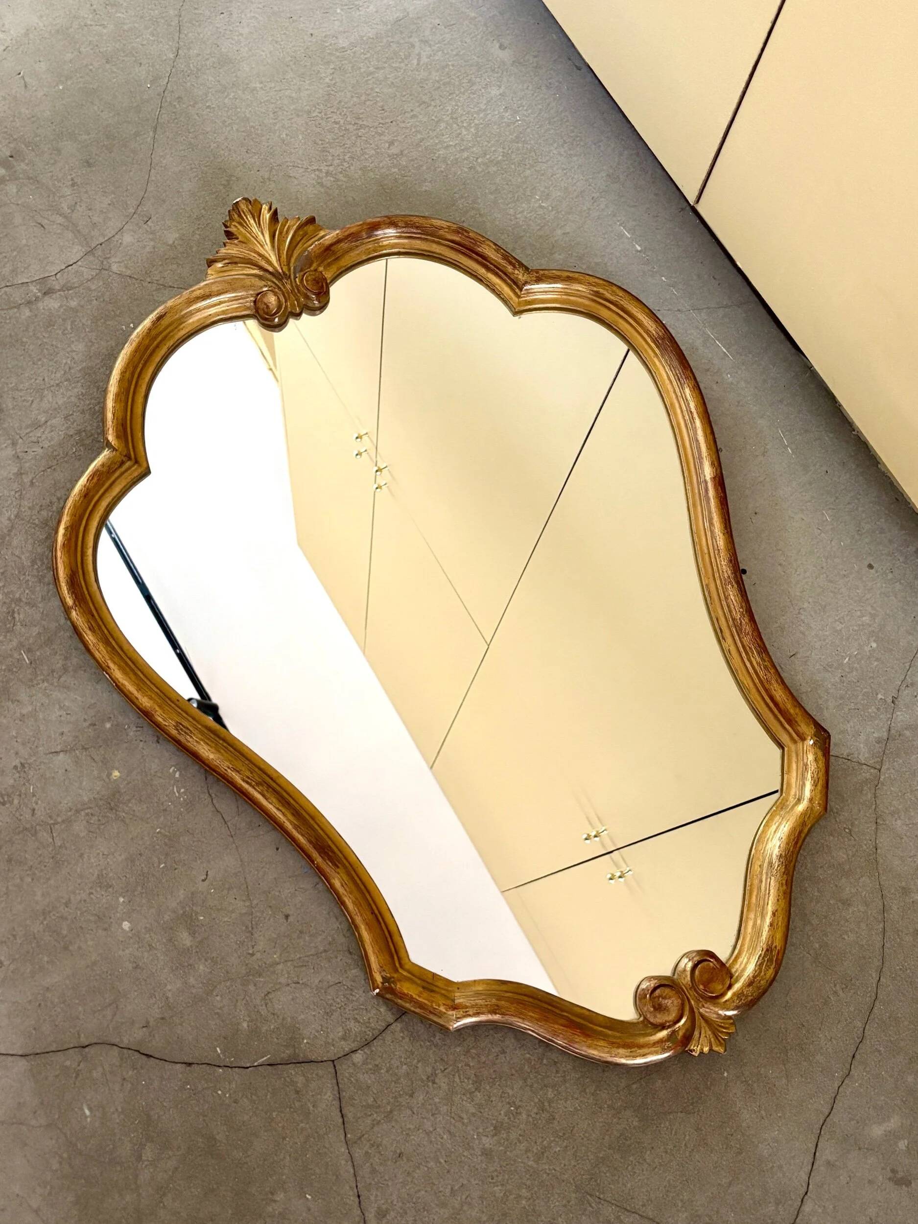 Classic gilded wooden mirror 80 x 56.5 cm