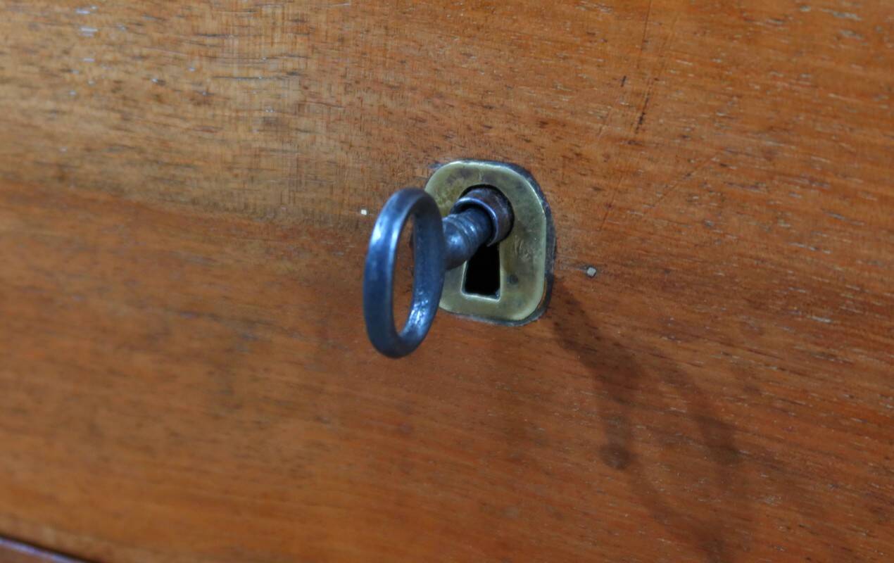 Walnut Chest of Drawers, Restoration Period – 1st Part 19th