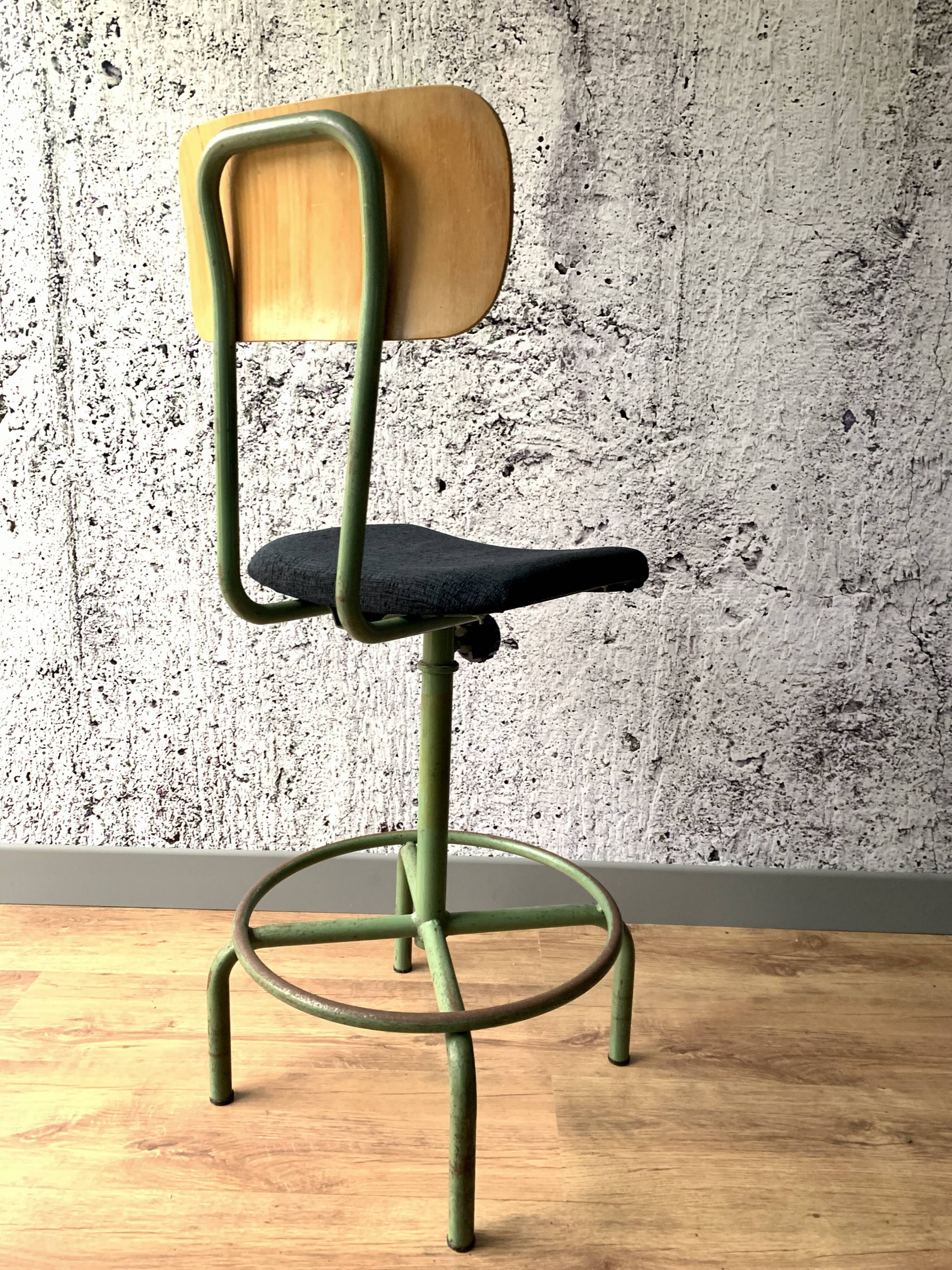 Industrial high chair