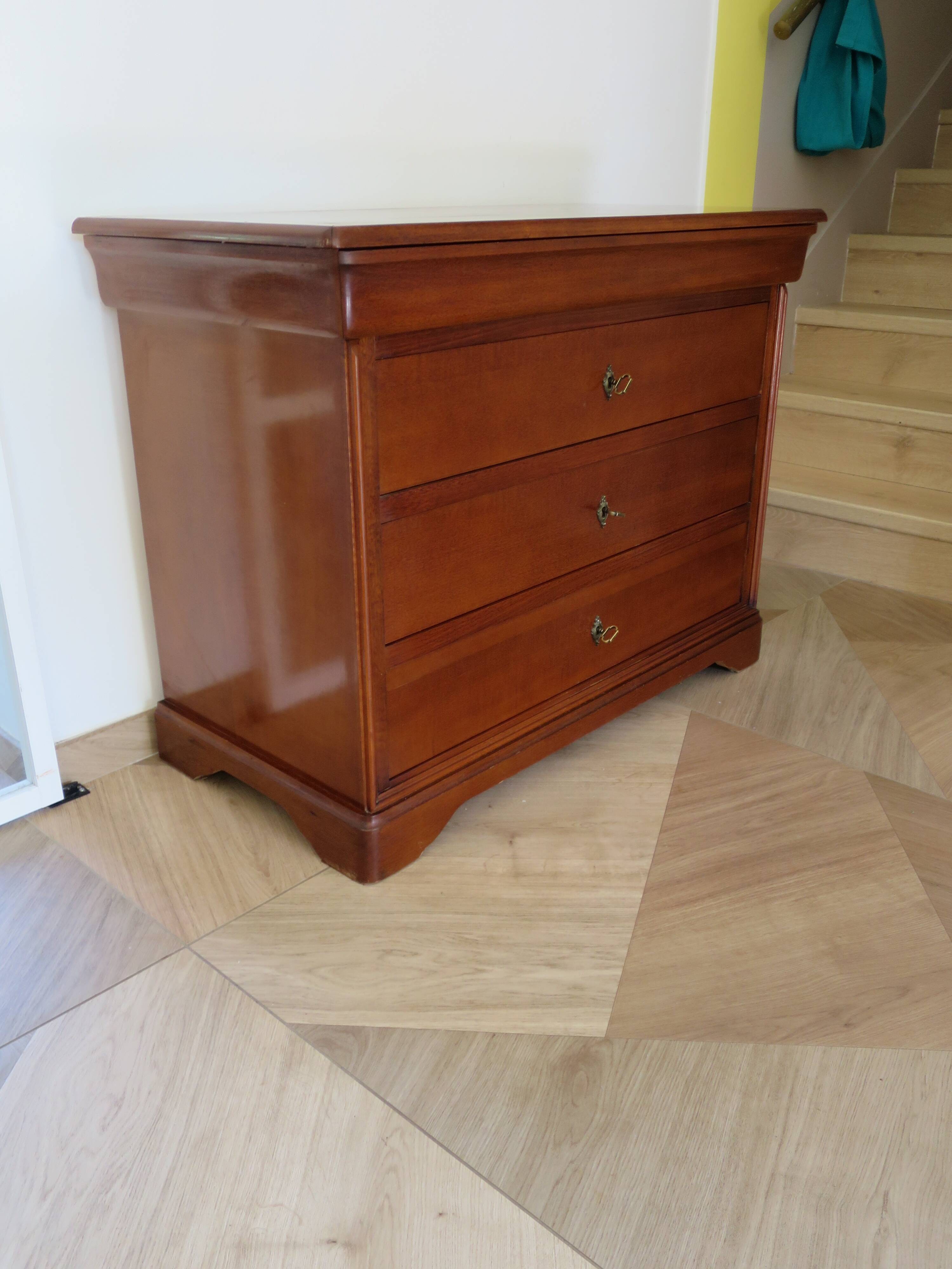 commode à doucine-merisier–4 tiroirs -serrures-Années 80–Louis Philipe