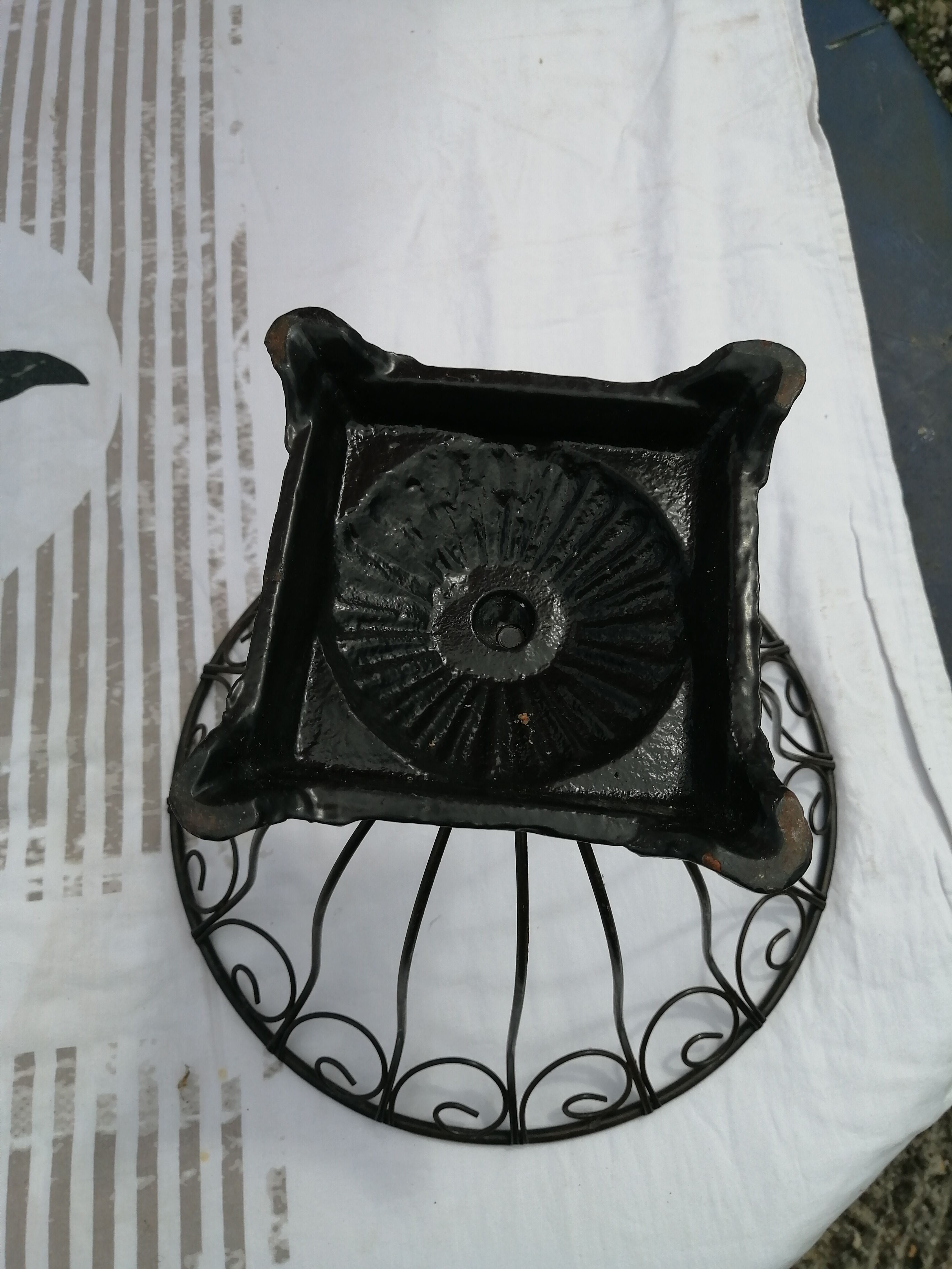 Fruit basket of iron