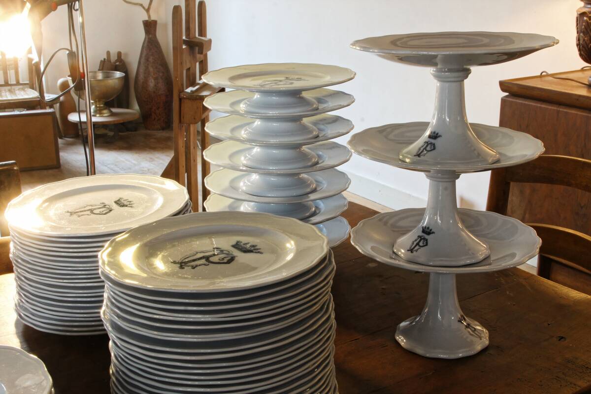 English earthenware service, CP monogram, ducal crown, 109 pieces