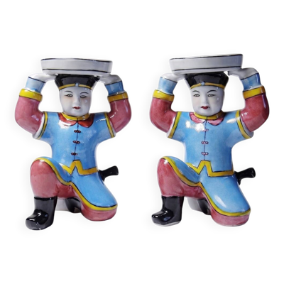 Paire de bougeoirs en porcelaine chinoise peinte à la main, années 1950-1970