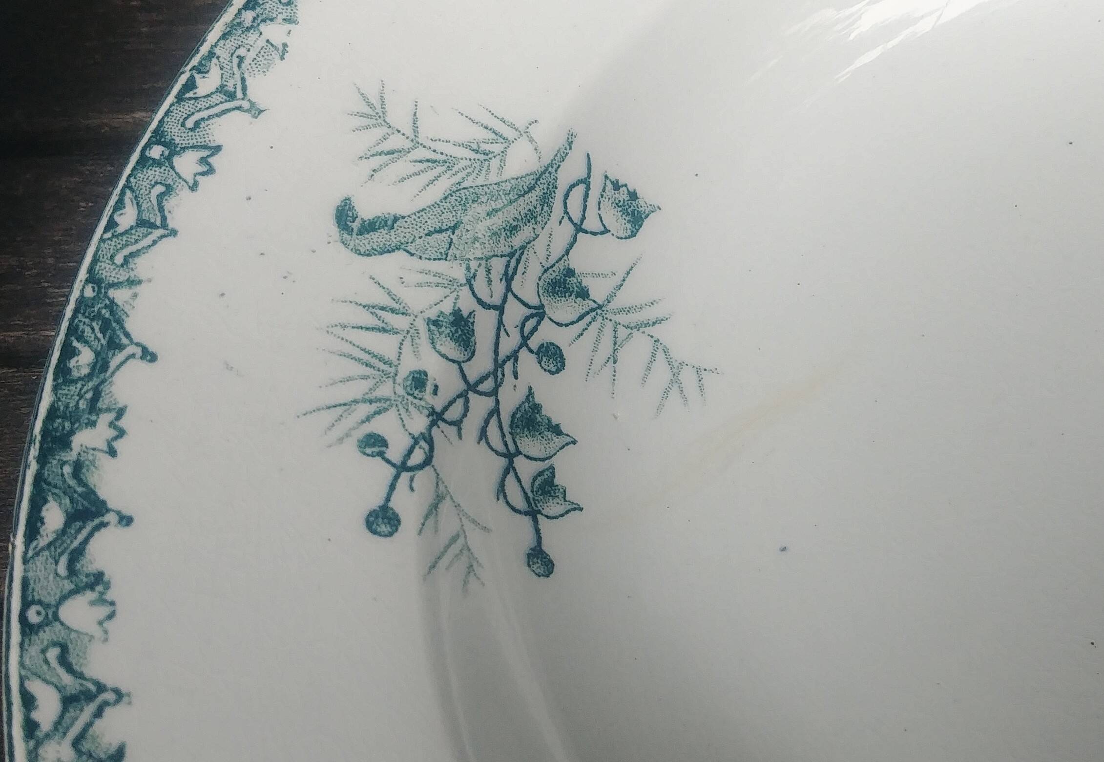 Set of three iron earthenware plates from the St Amandinoise earthenware factory, lily of the valley model.
