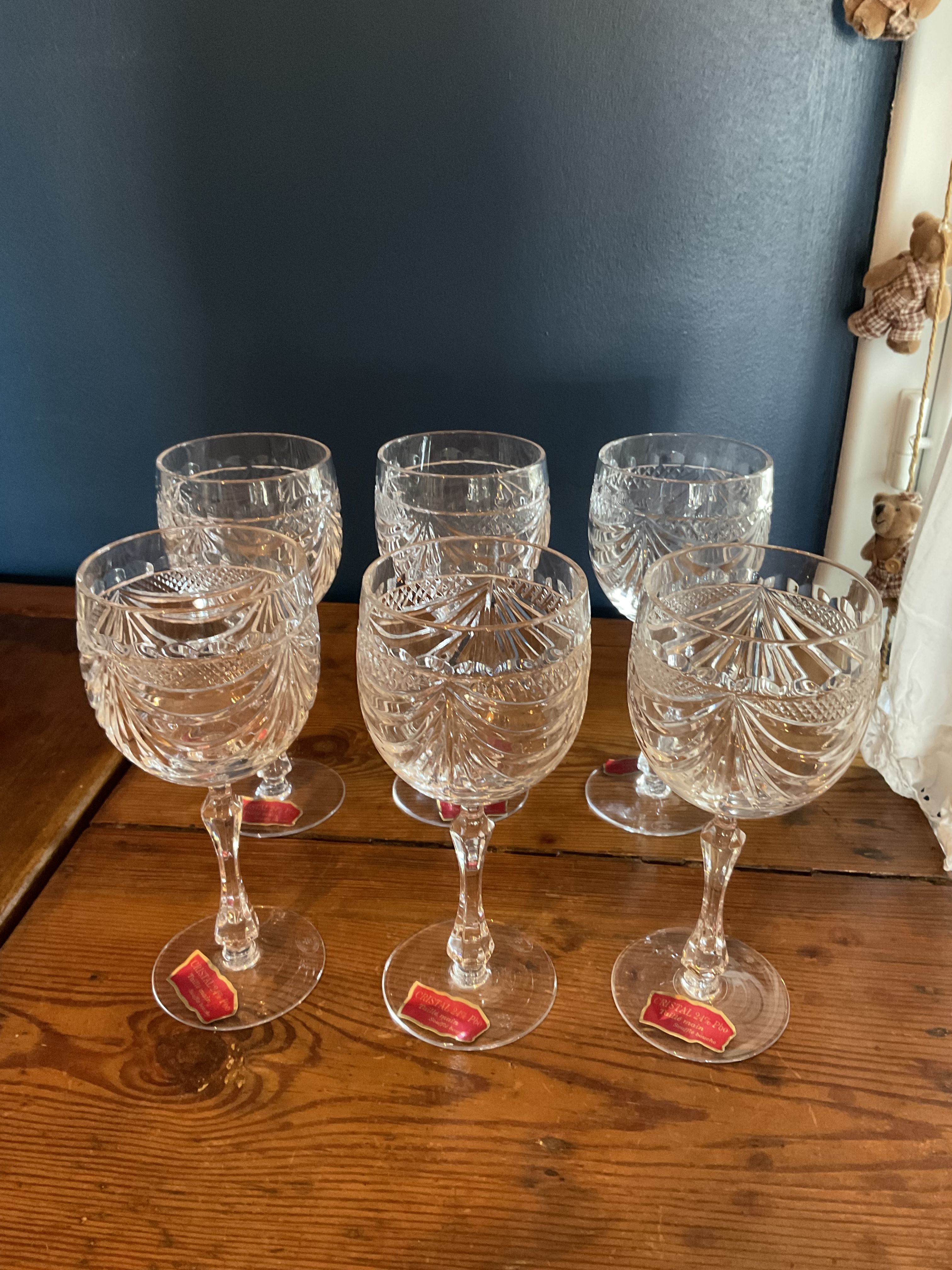 18 verres .6 vin .6 eau .6 flûtes.cristal de Lorraine.