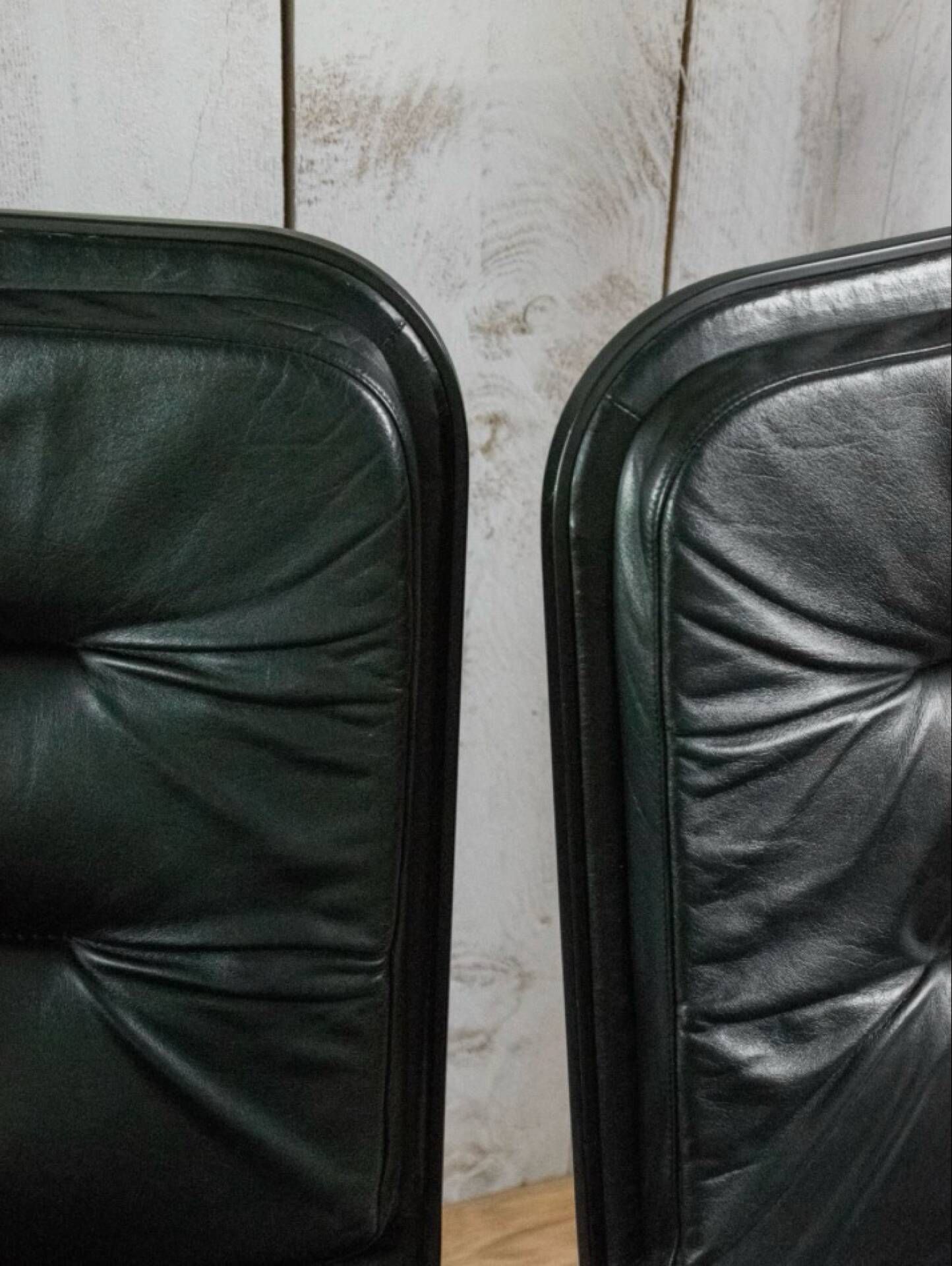 Paire de chaises cuir