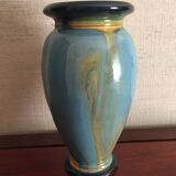 Vase en verre bleu marbré jaune