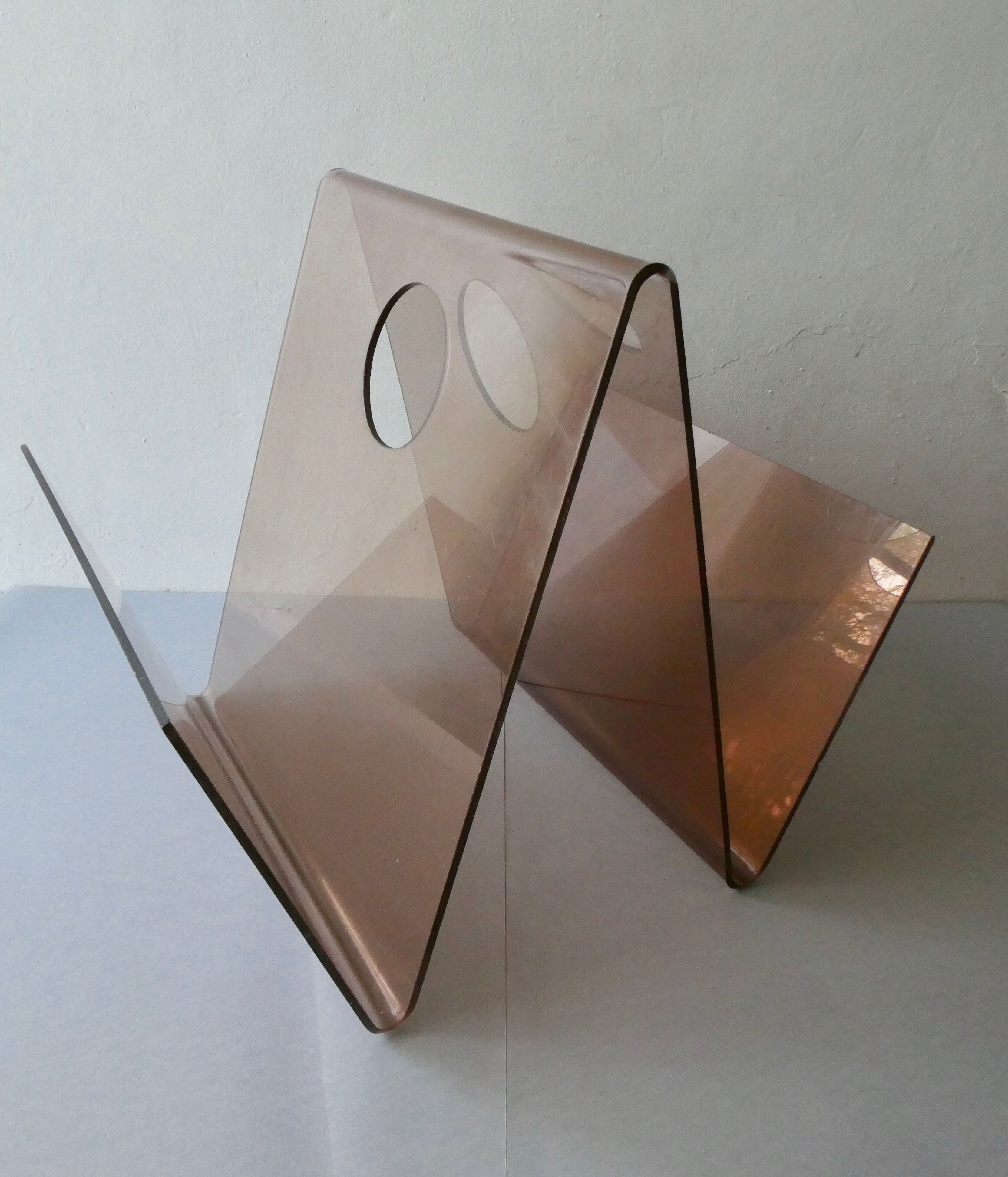 Review door in smoked Plexiglas, 70s, H 42 cm