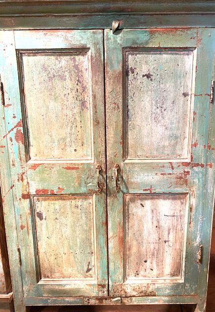 Armoire en bois laqué vert